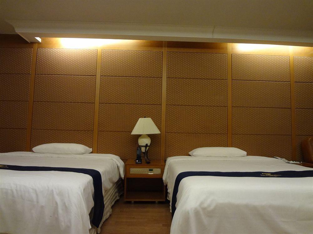 בוסאן Diamond Tourist Hotel מראה חיצוני תמונה