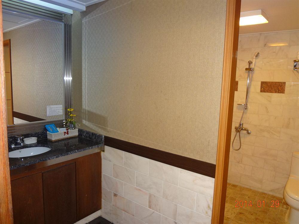 בוסאן Diamond Tourist Hotel מראה חיצוני תמונה